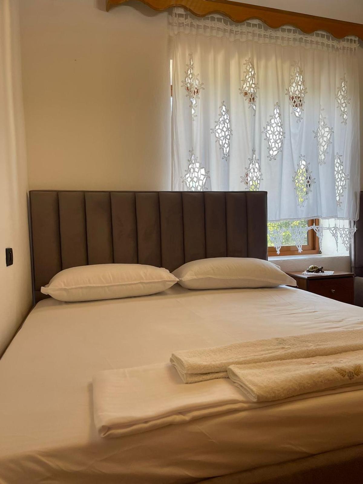 Guest House Lengo Гірокастра Екстер'єр фото