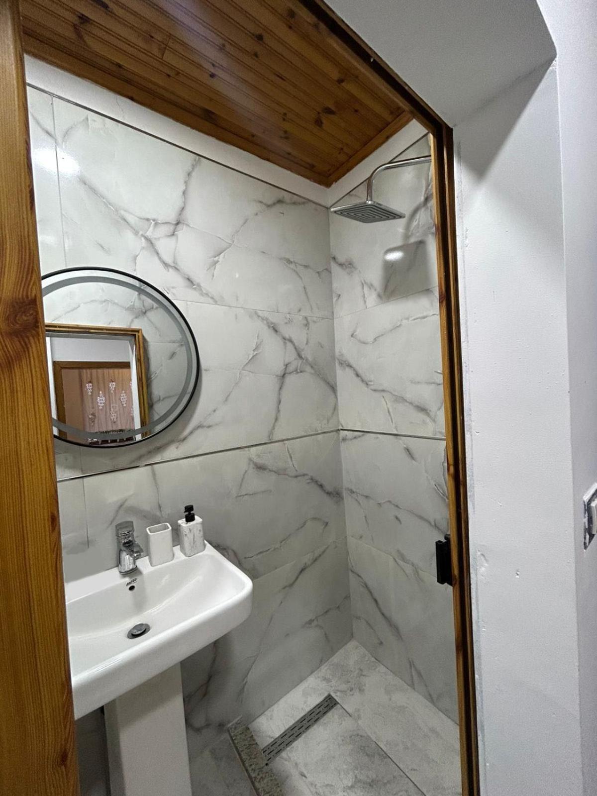 Guest House Lengo Гірокастра Екстер'єр фото
