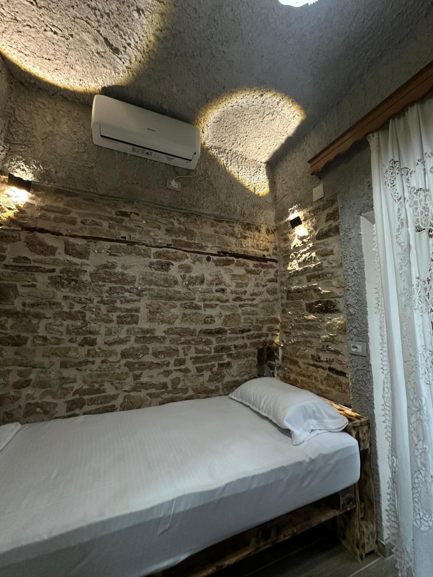 Guest House Lengo Гірокастра Екстер'єр фото