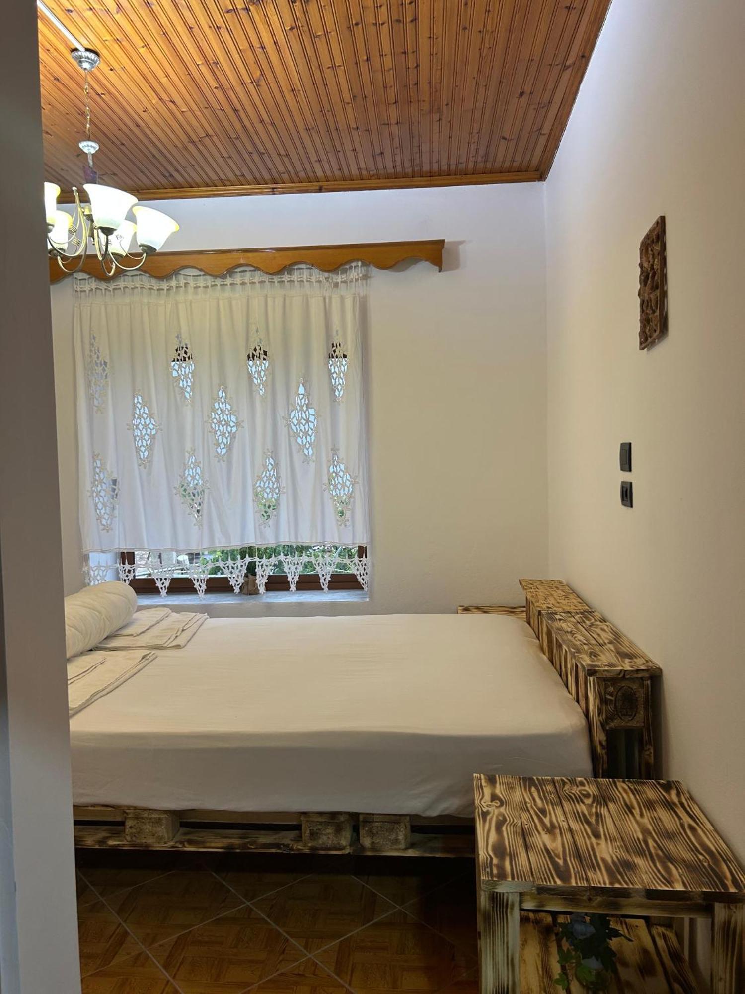 Guest House Lengo Гірокастра Екстер'єр фото