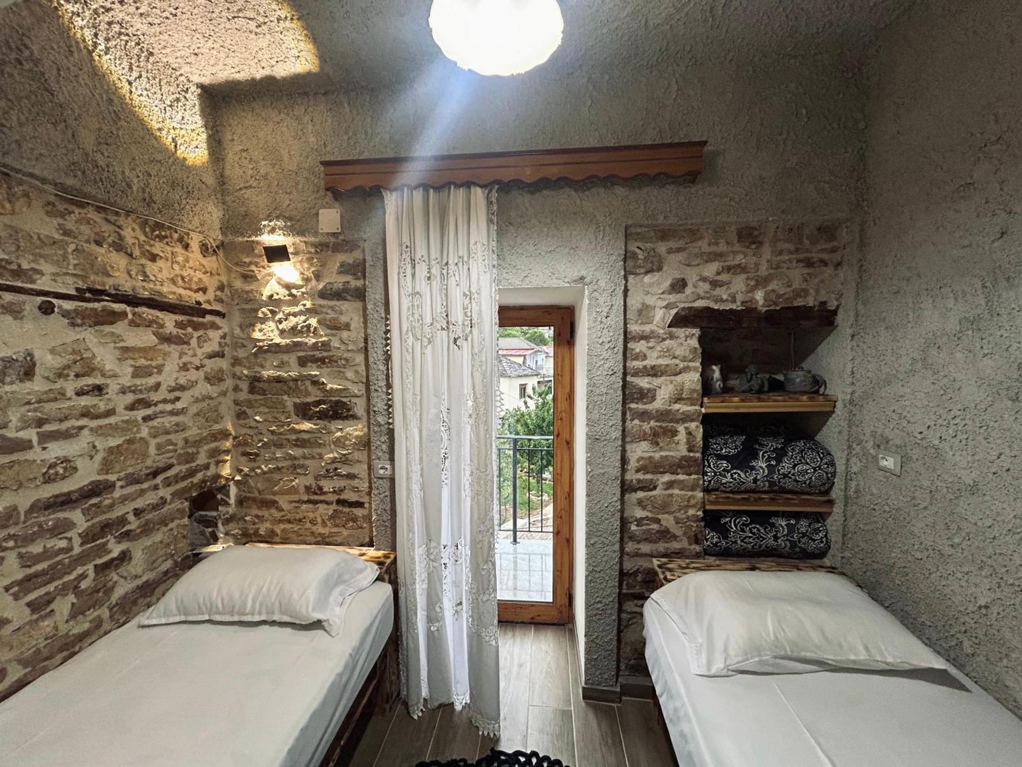 Guest House Lengo Гірокастра Екстер'єр фото