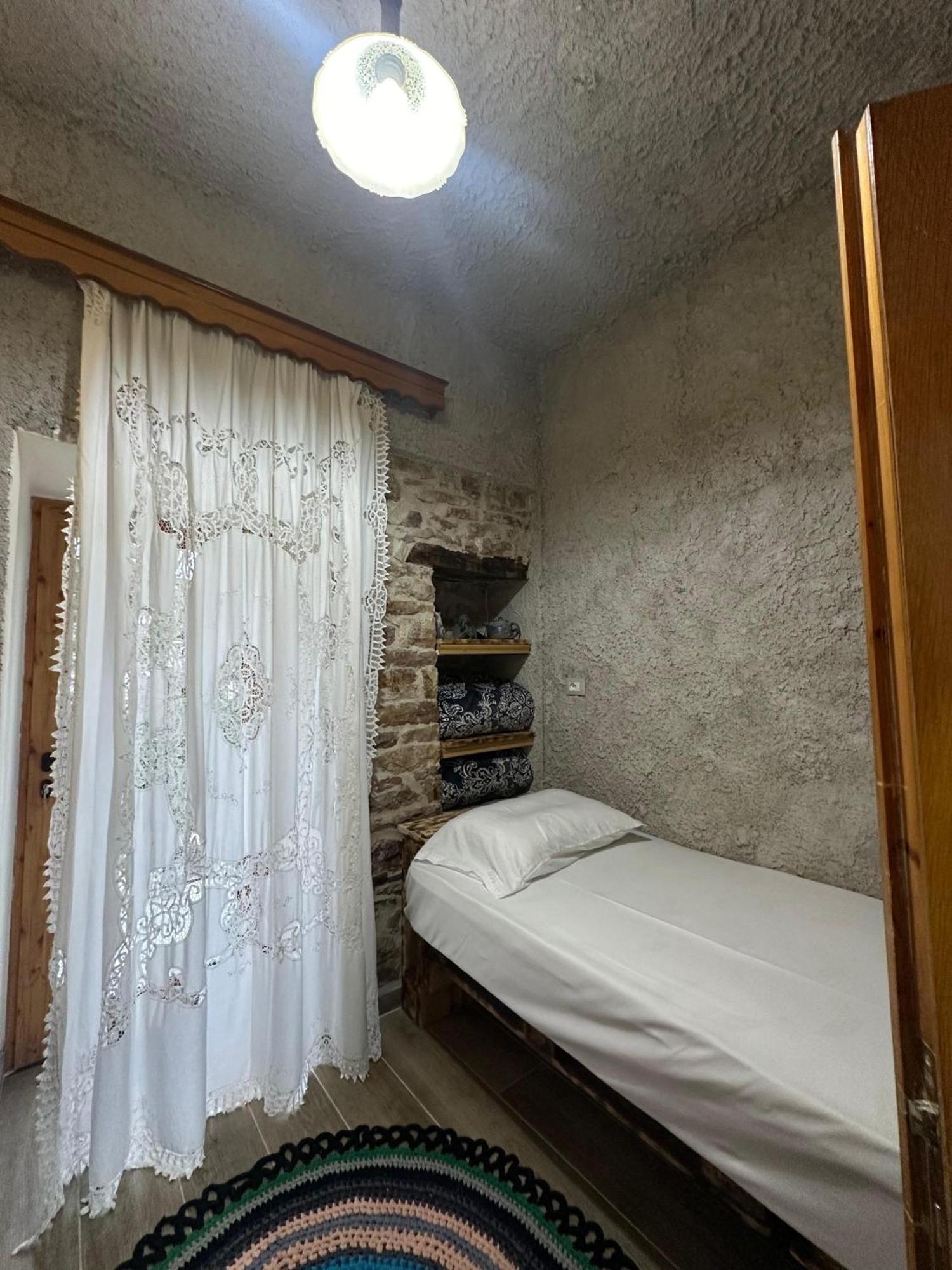 Guest House Lengo Гірокастра Екстер'єр фото